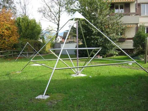 Energiepyramiden Modell C und D auf einem Grundstück in Widnau, Schweiz