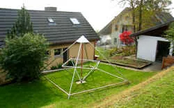 Energiepyramide Modell D im Kyborg Institut Schweiz, Pfyn 2007