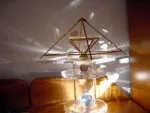 Lichtreflexe der Sonne in den Acrylscheiben von Modell A